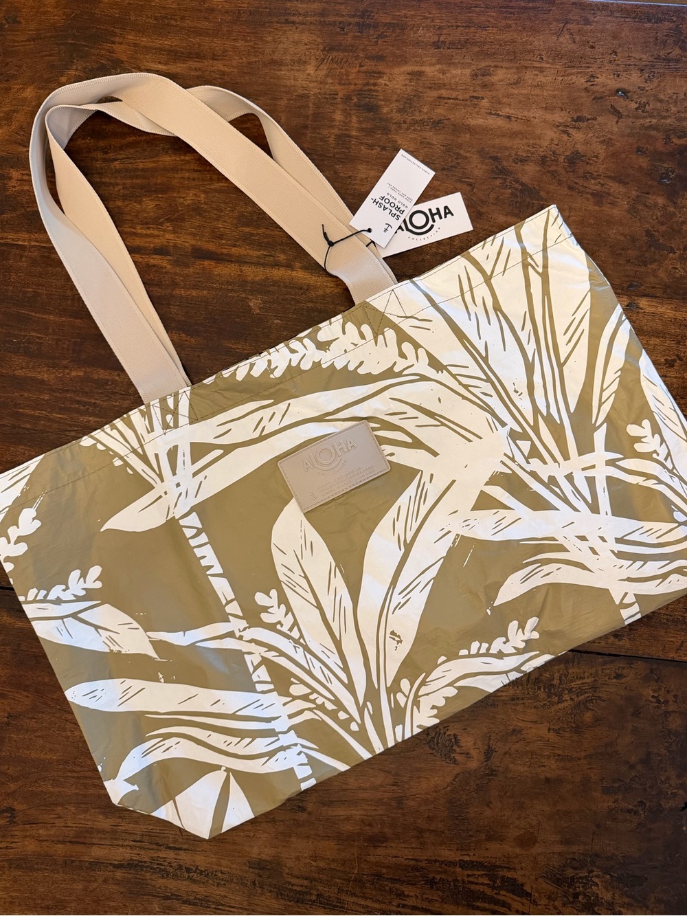 ALOHA Collection Holo Holo Ti Leaf Latte Reversible Tote NWT
